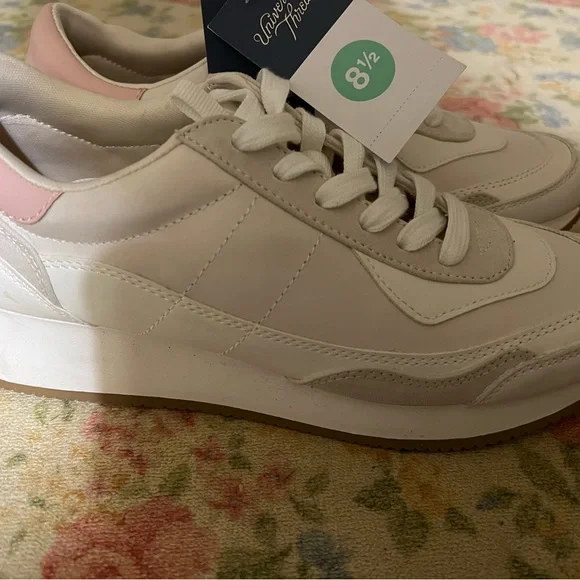 Universal Thread Women's White Pink Lace Up Low Top Sneaker Shoes Size 8.5 - Picture 2 of 7